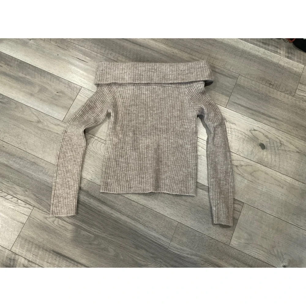 H&M Women Beige Ribbed‎ Off The Shoulder Long Sleeve Knit Sweater Size M